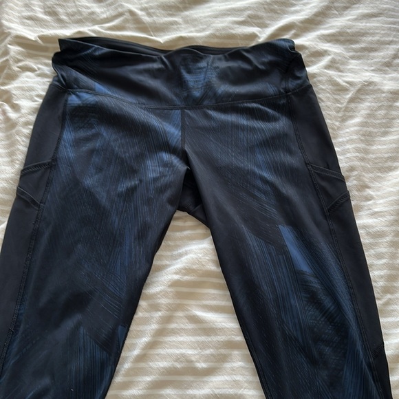 Lululemon tights - side pockets, mesh cuffs - Picture 6 of 7